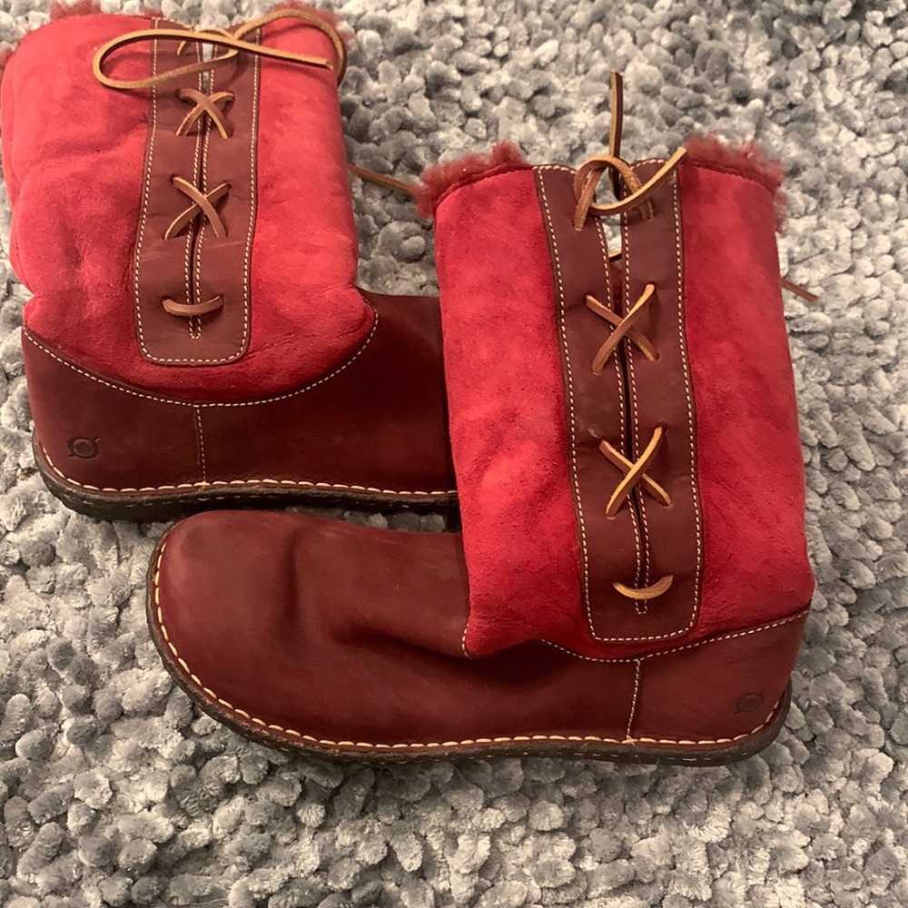 BORN RED LEATHER AND SHEEPSWOOL BOOTS SIZE 9